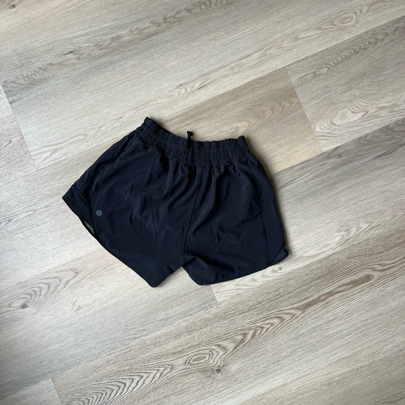 Lululemon Hotty Hot Lined Running shorts - Picture 2 of 3